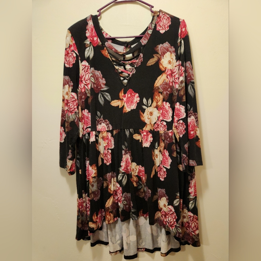 TORRID SUPER SOFT CHOKER LACE-UP BABYDOLL TEE SIZE 2